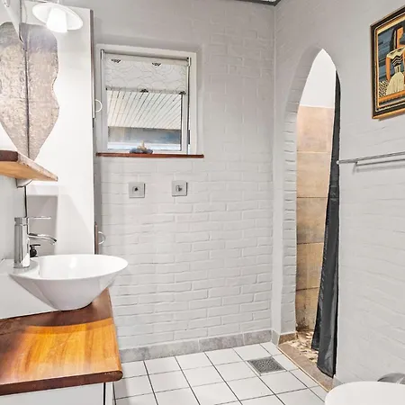 Beautiful In With Kitchen Holiday home